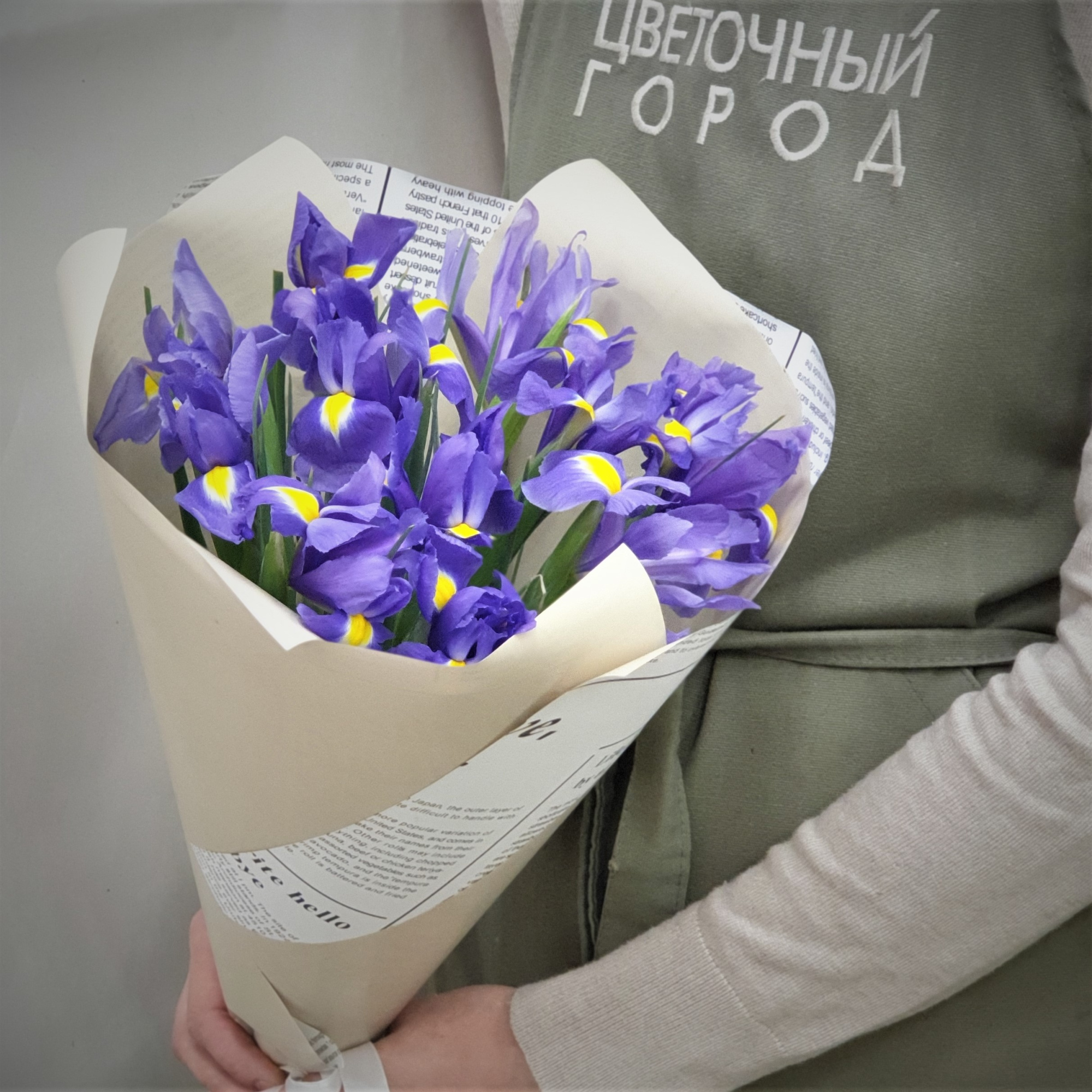 Искусственные цветы ирисы. Обворожительные букеты. Синие ирисы СПБ. 9 Ирисов букет фото.
